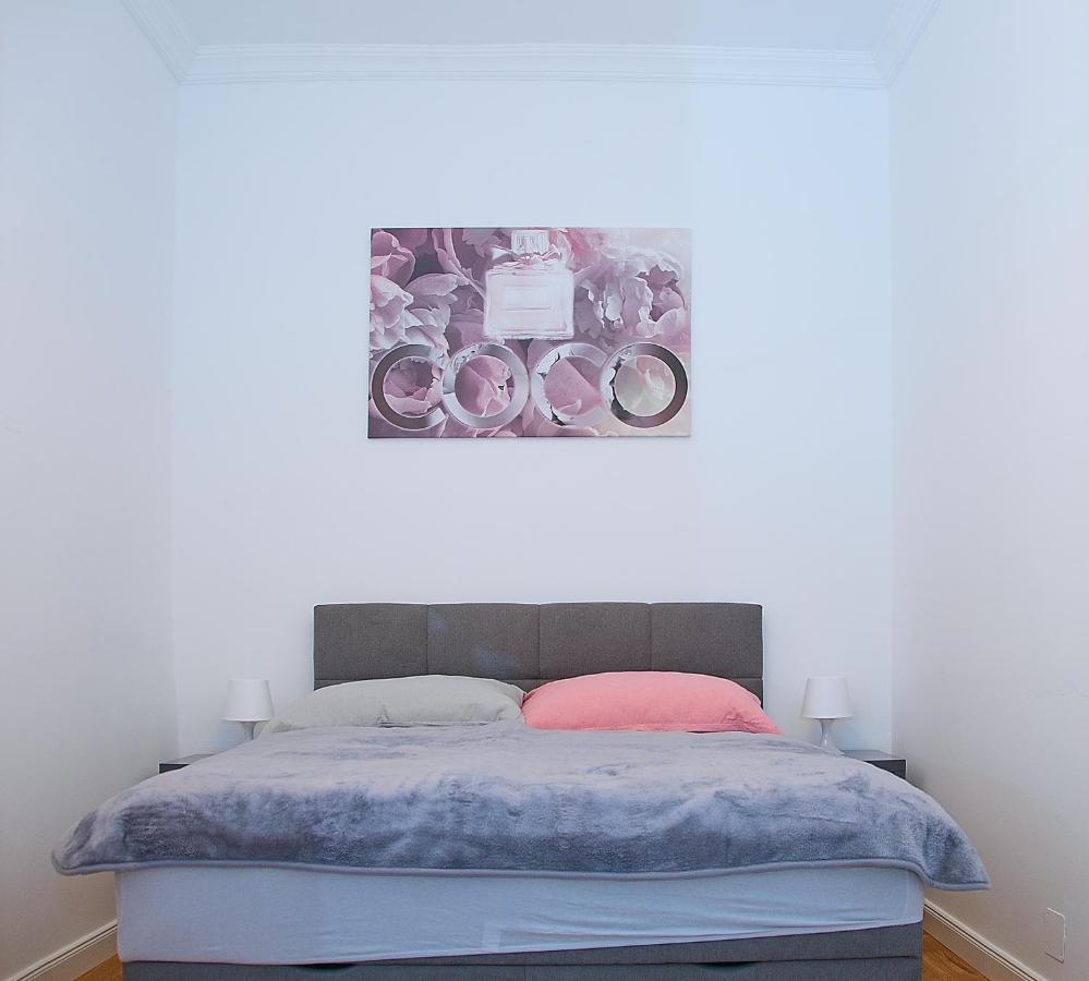 Pink Lotus Apartment Vienna Exterior photo