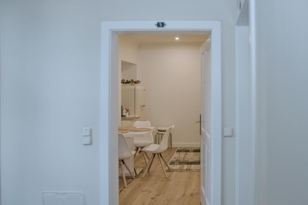 Pink Lotus Apartment Vienna Exterior photo